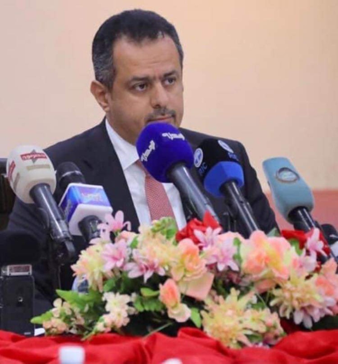 The Prime Minister of Yemen accuses Al-Tajer Al-Essa and Brotherhood leaders of obstructing the liberalization of the communications sector