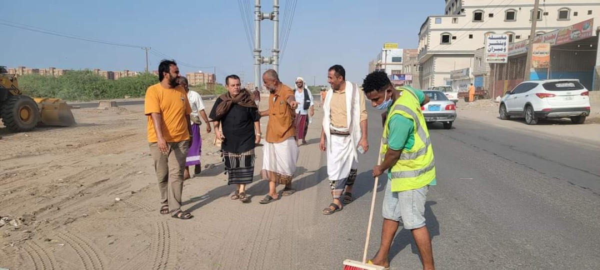 A campaign is launched to remove waste from the road leading to Al-Buraiqa District