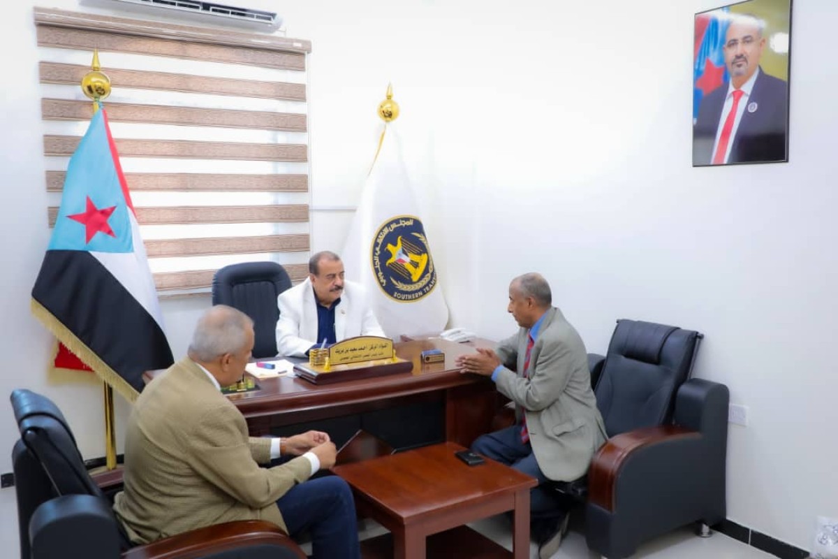 Major General Bin Brik meets with the head of the British National Authority in the capital, Aden