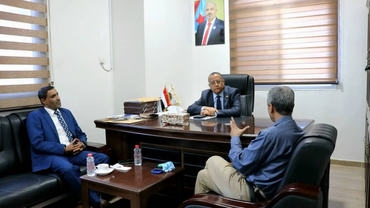 Dr. Al-Khobaji meets with representatives of the Ministry of Public Health and Population in the capital, Aden