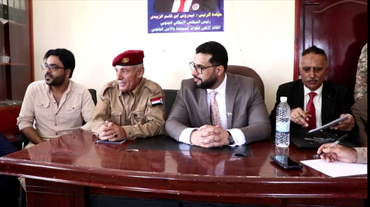 Al-Saqqaf reviews the combat readiness on the Al-Dhalea front and meets with its leaders