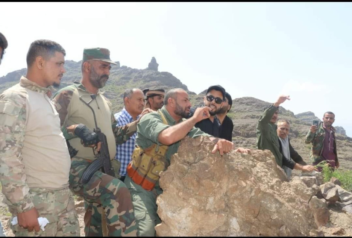 To review the military situation on the ground...a transitional team visits the Maris fronts