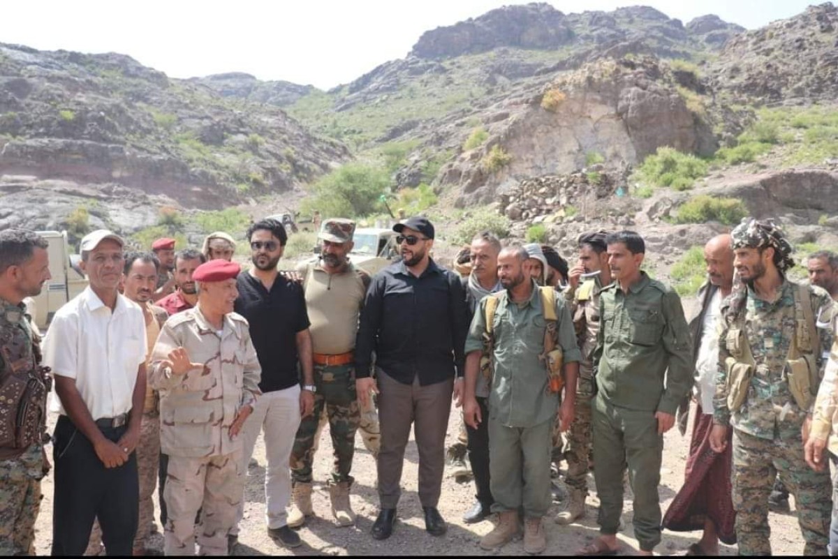 To review the military situation on the ground...a transitional team visits the Maris fronts