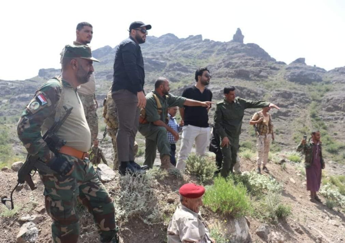 To review the military situation on the ground...a transitional team visits the Maris fronts