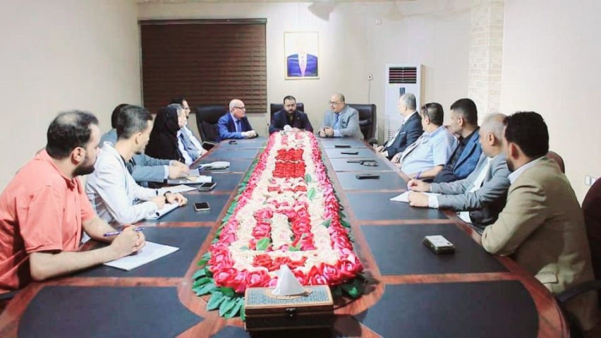 An expanded meeting in Aden discusses the joint development plans of the Ministry of Works and the Road Fund