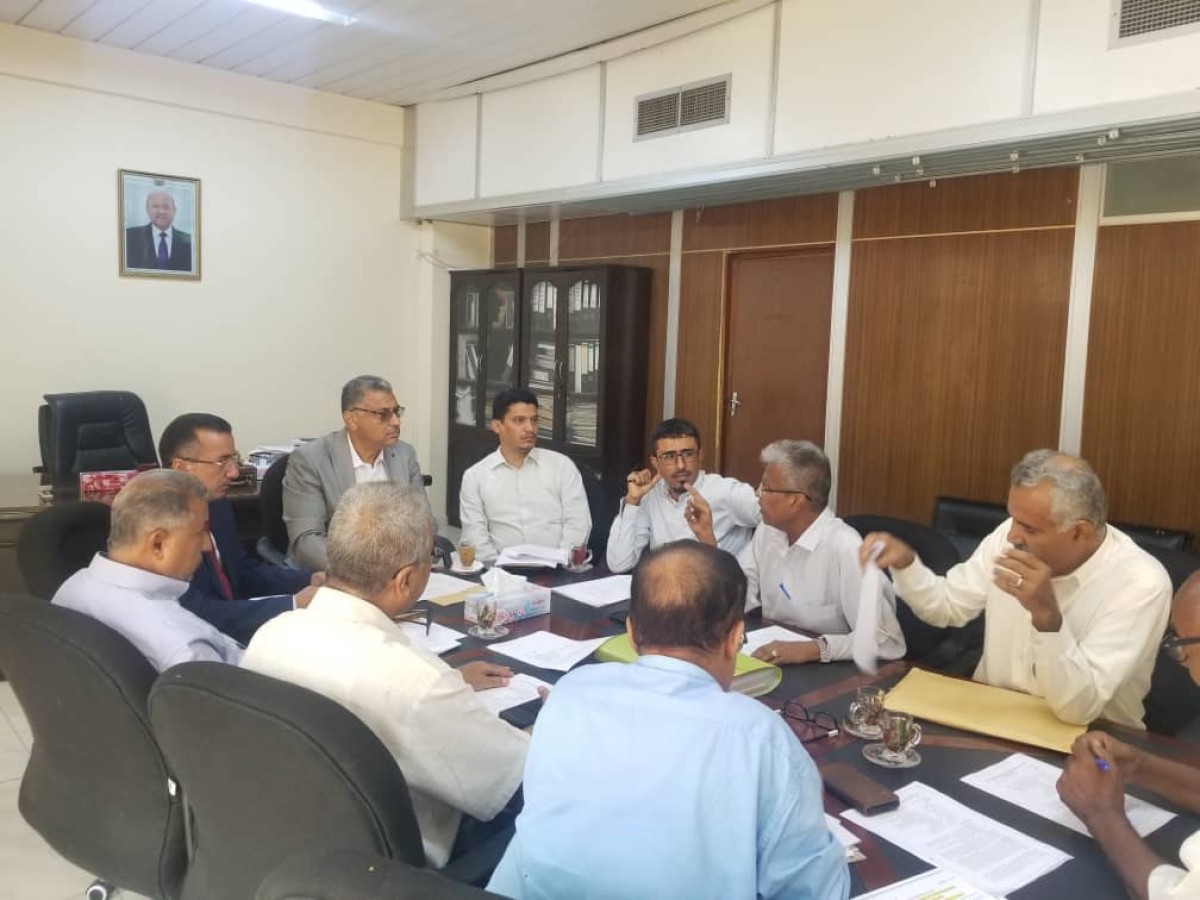 The tender committee in the capital, Aden, approves tenders for 5 new projects