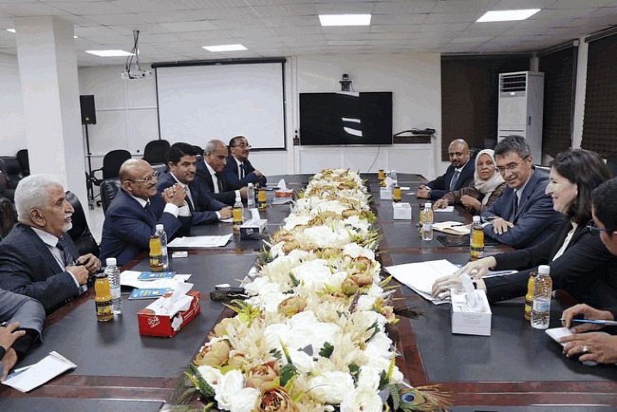 Al-Maqbi discusses with the World Bank delegation aspects of support for the Aden central centers