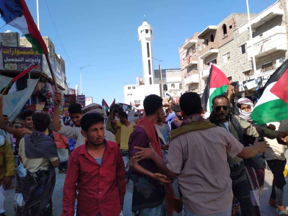 A massive demonstration roams the streets of Zanzibar in support of Palestine and denouncing the crimes of the Zionist occupation