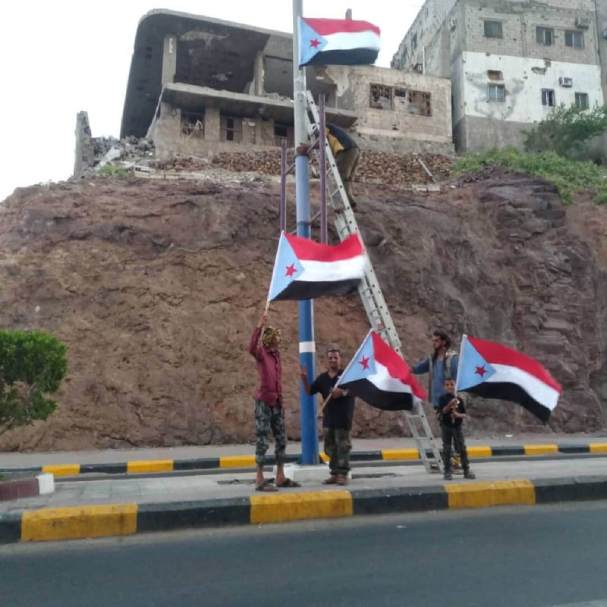 The capital, Aden, is decorated with the flag of the South to celebrate the anniversary of the October 14 Revolution (photos)