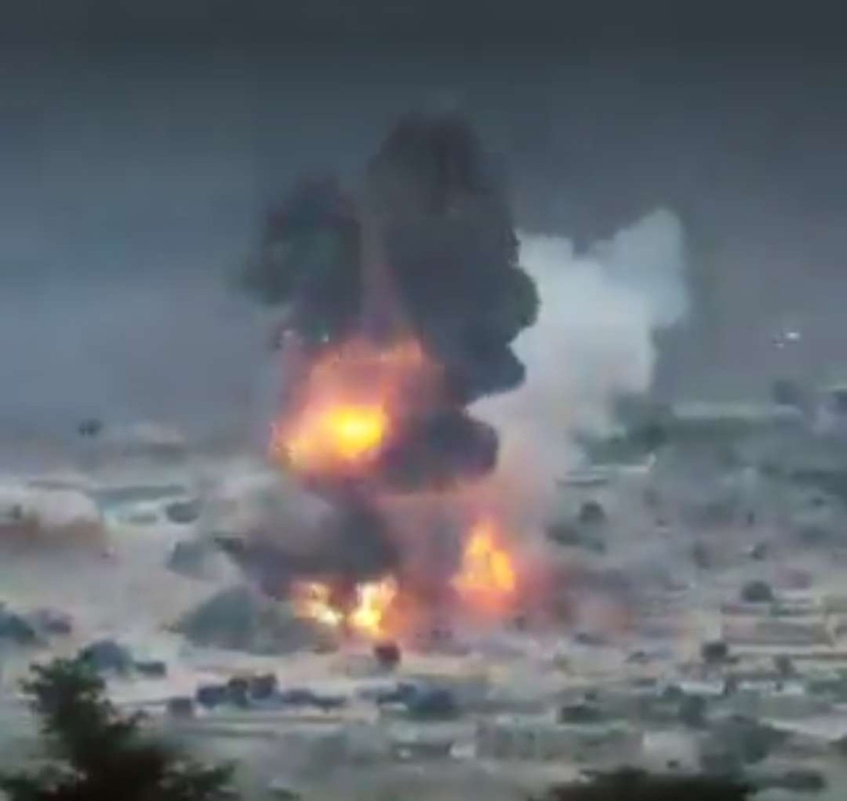 An explosion north of Sanaa left 74 victims and damaged 20 homes