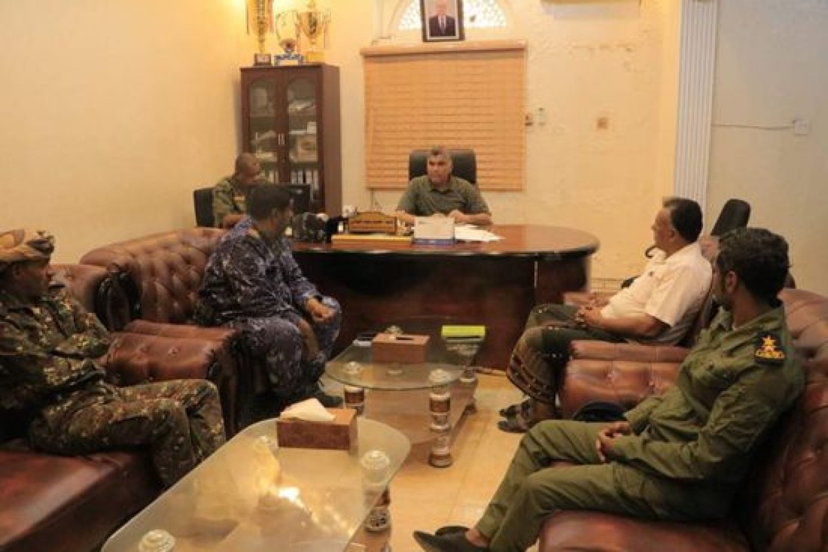 Brigadier General Al-Menhali discusses the needs of the Security Directorate in the countryside of Mukalla