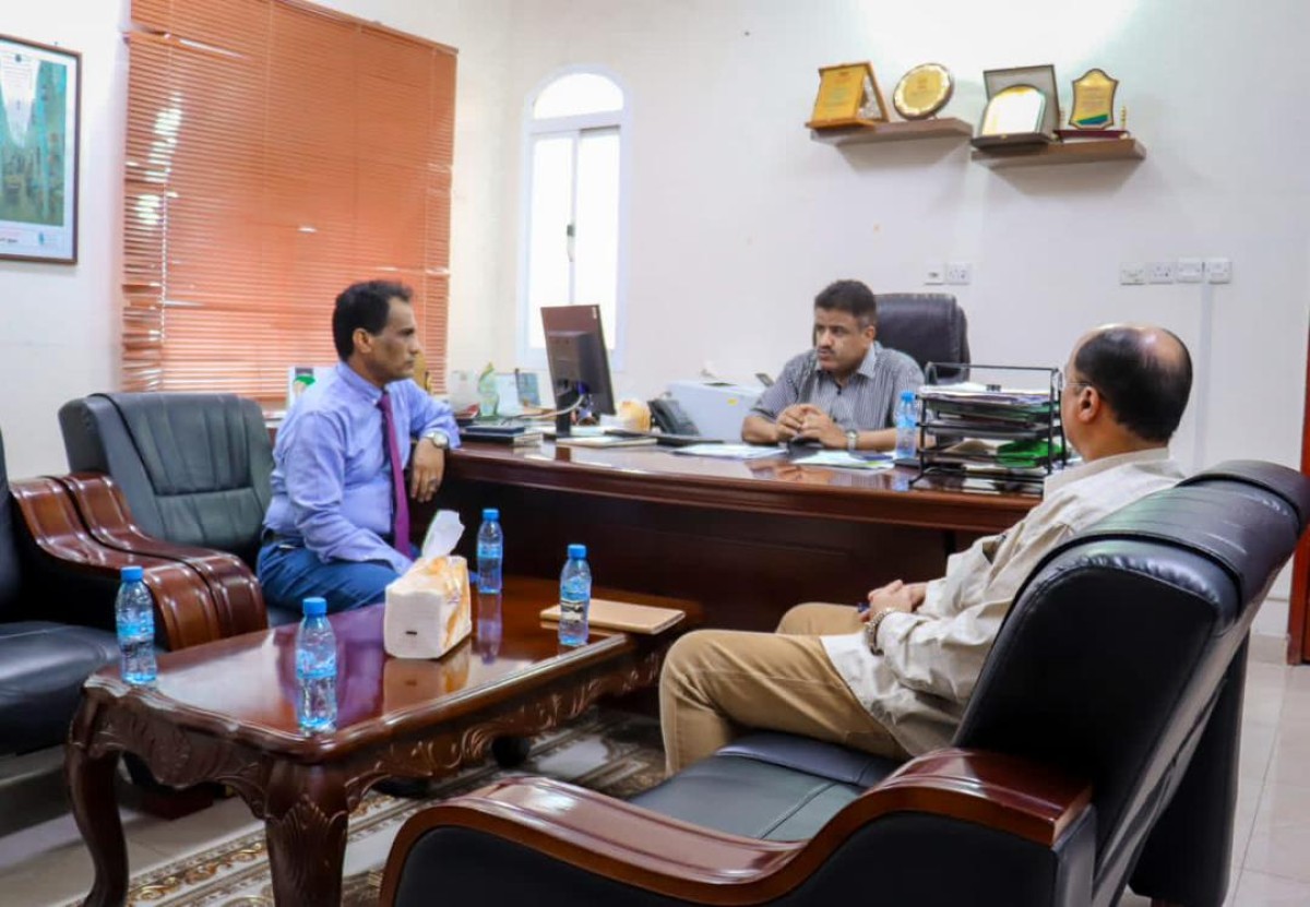 Dr. Al-Akbari meets with the Director of the Social Fund for Development, Mukalla Branch