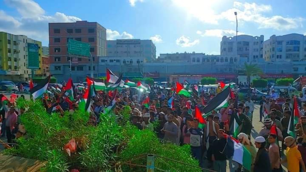 Aden hosts a protest to denounce the genocide of civilians in the Gaza Strip