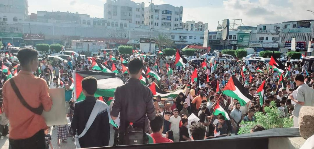 Aden hosts a protest to denounce the genocide of civilians in the Gaza Strip