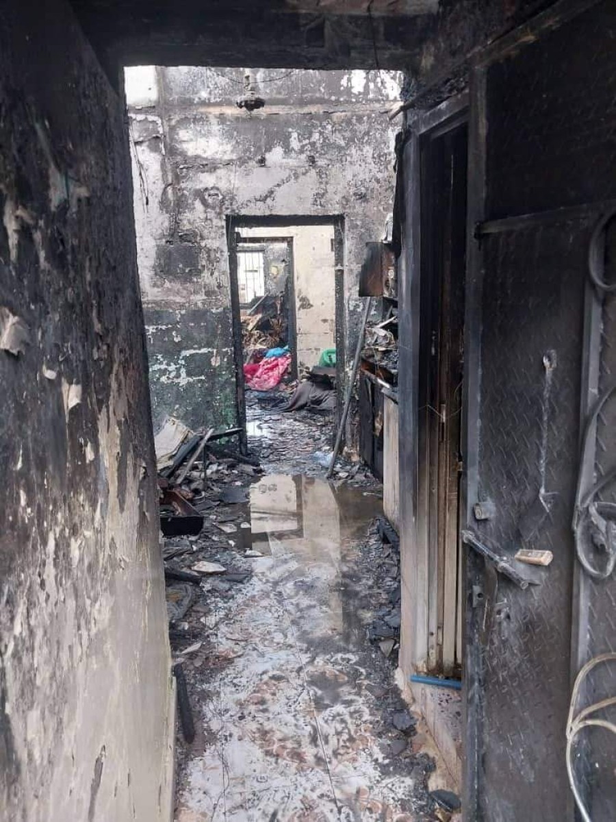 A massive fire in Al-Qalaa kills two women and injures a child (photos)