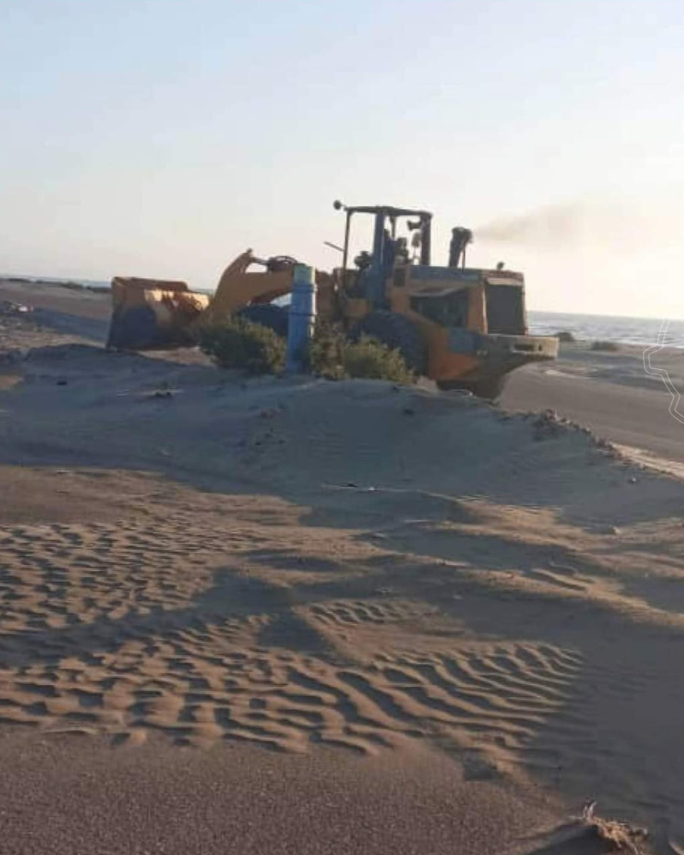 The removal of sand from the Doufs flag line in Abyan Governorate continues