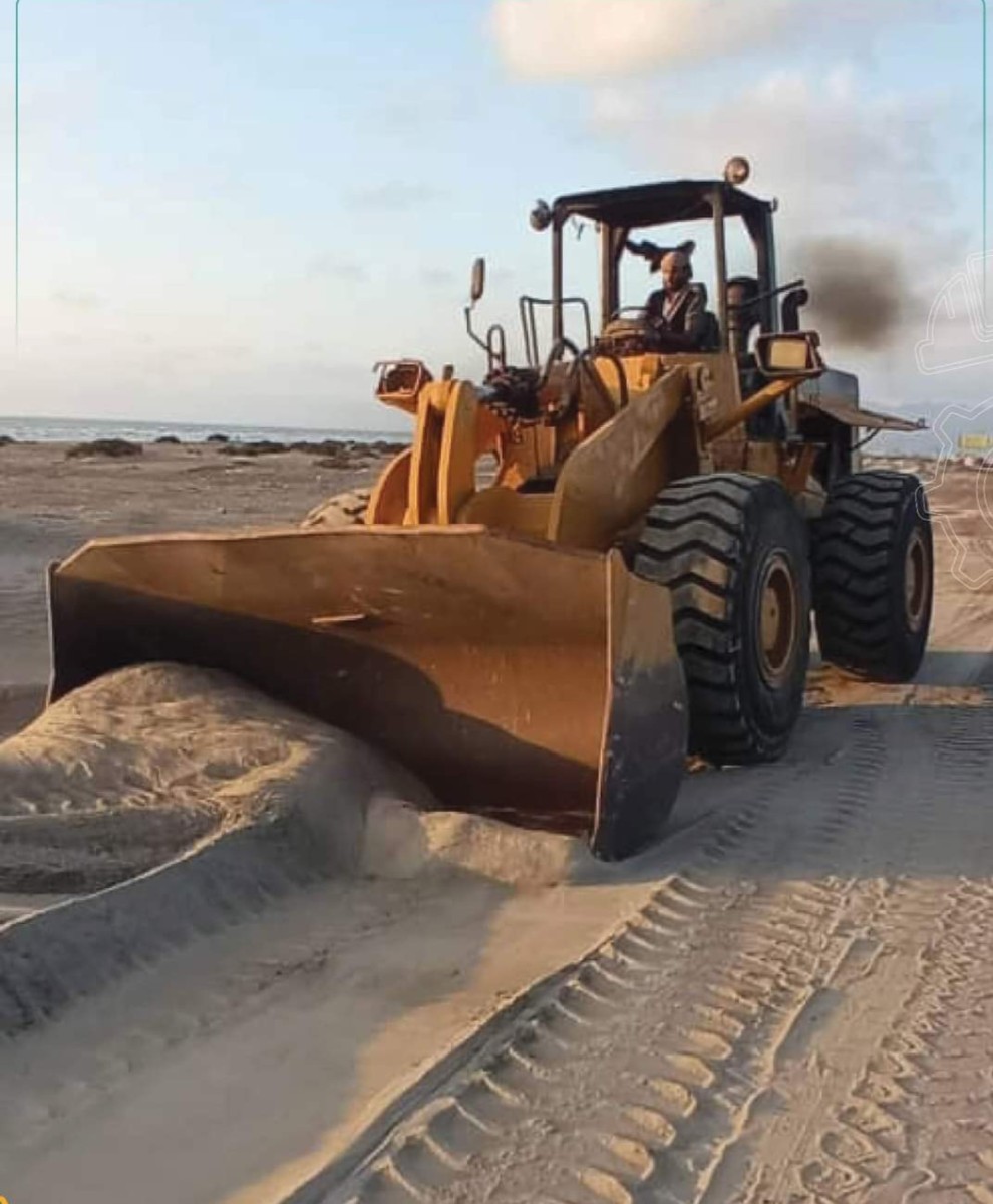 The removal of sand from the Doufs flag line in Abyan Governorate continues