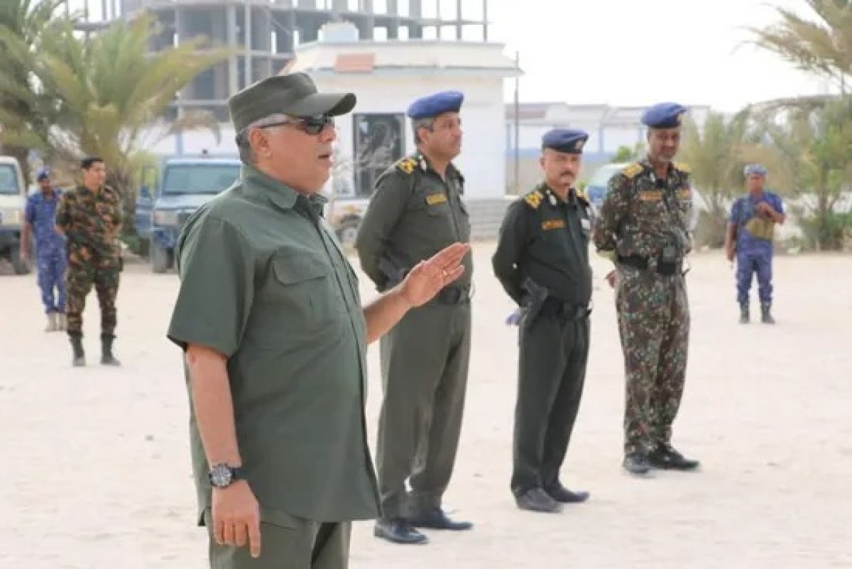 Brigadier General Al-Menhali directs the security of the Hadhramaut coast to prepare for Tej