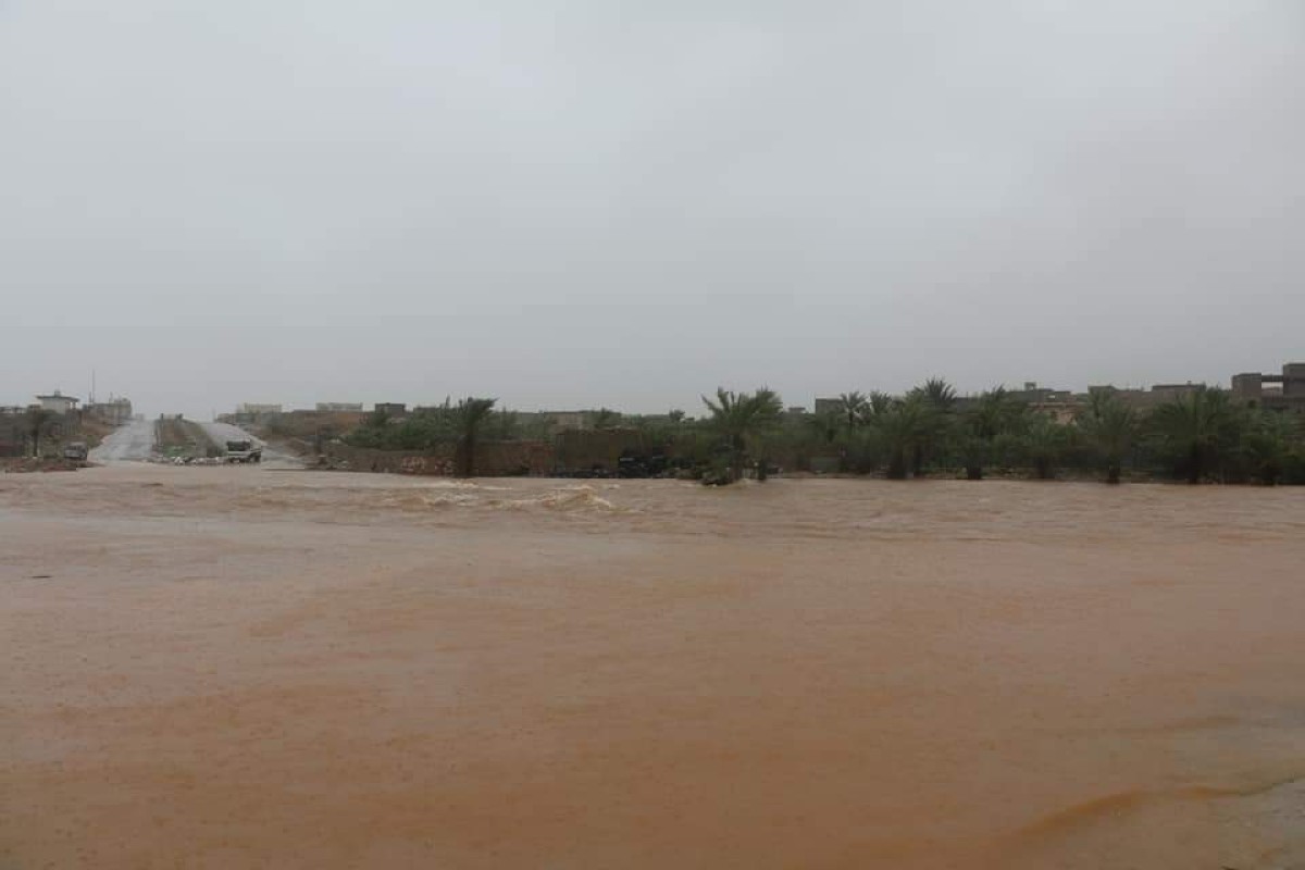 بالصور.. اعصار #تيج يضرب شرق سقطرى ويتسبب بأضرار واسعة