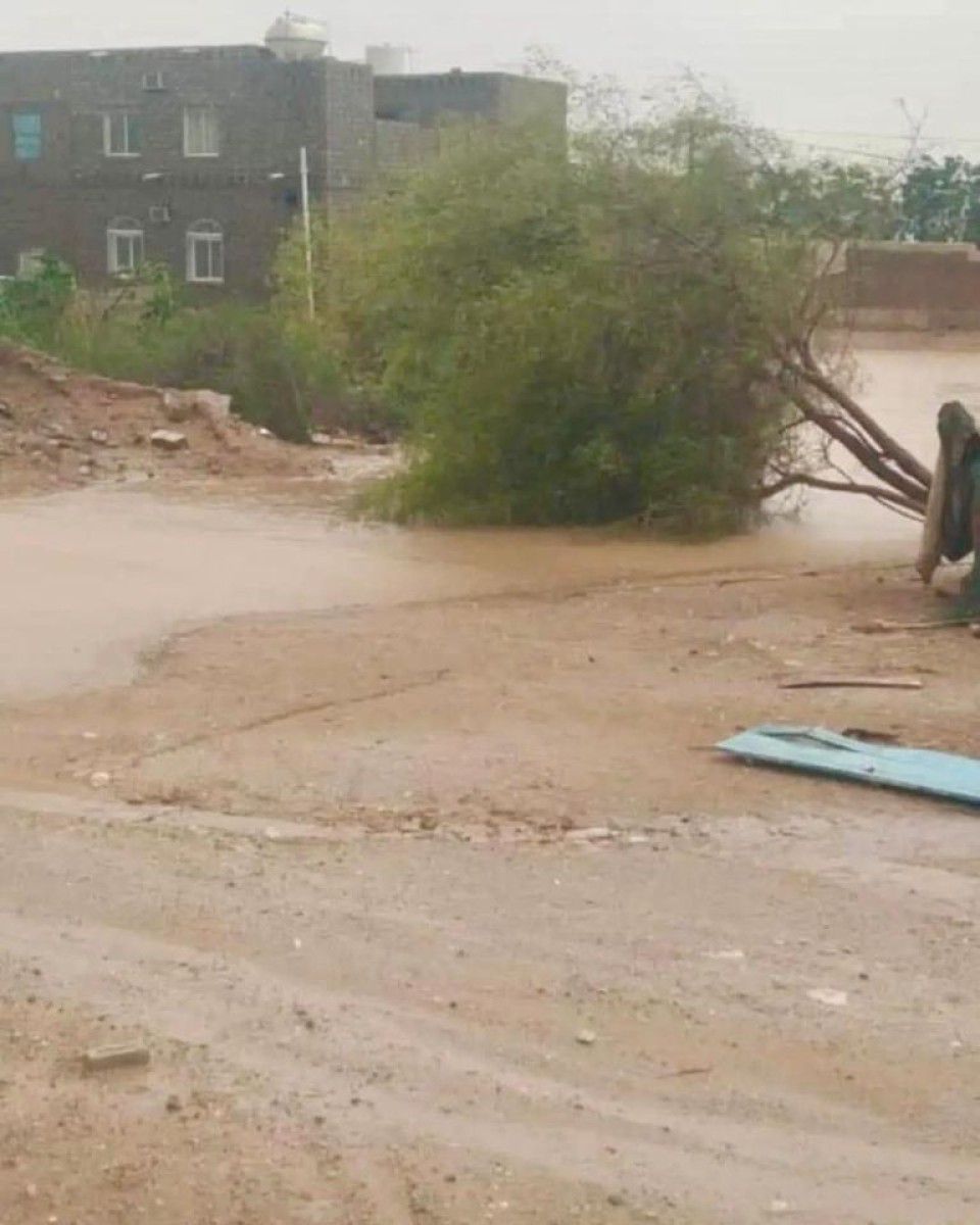 Developments of Cyclone #Tej in Al-Mahra: cutting off roads and demolishing homes