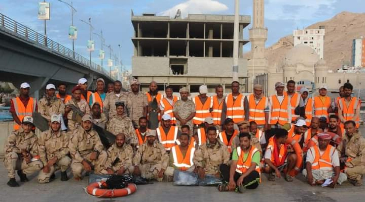 Coast Guard divers and the Hadhramaut Association implement an emergency deployment plan in the city of Mukalla