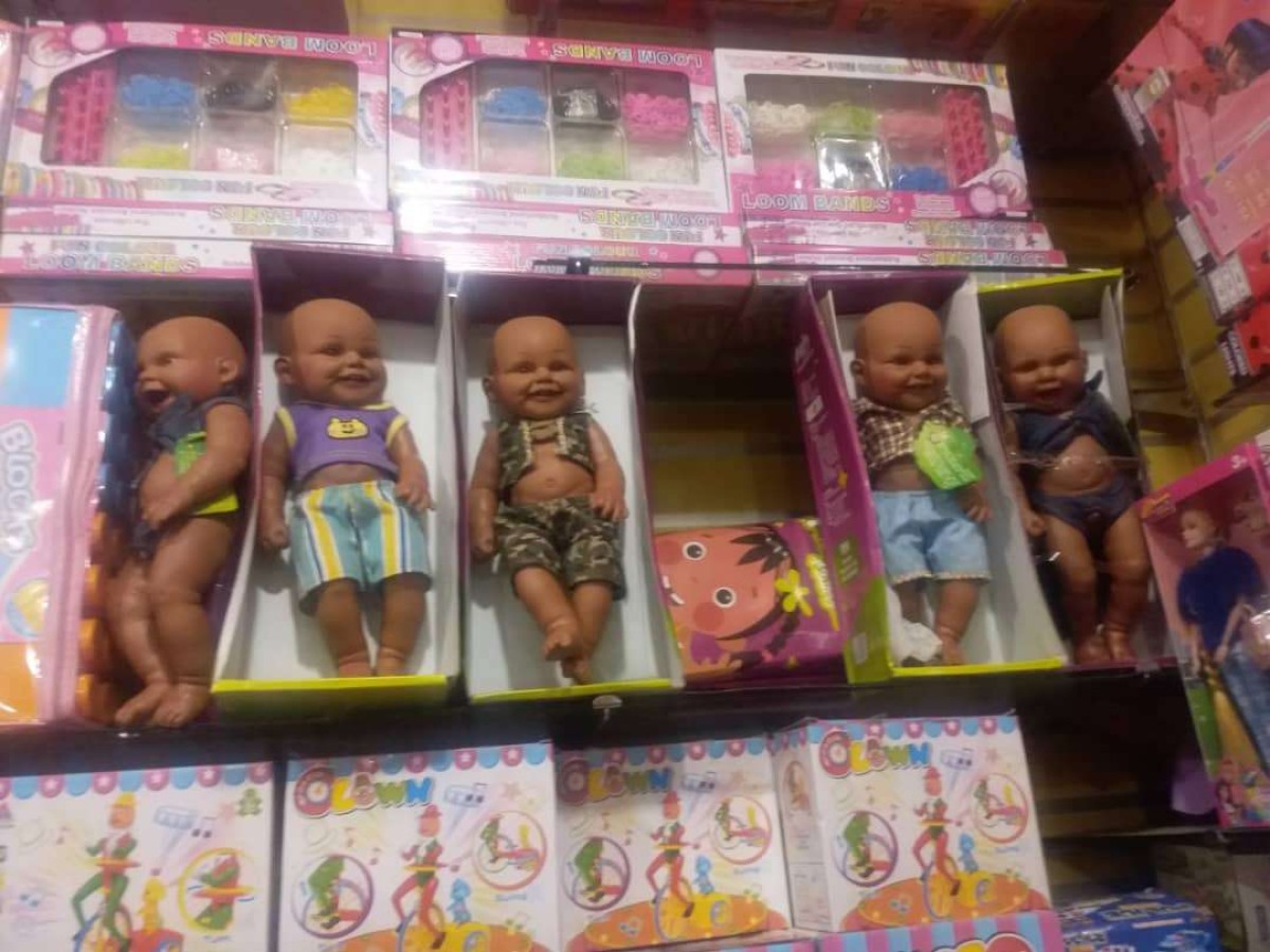 Aden.. The Standards and Metrology Authority seizes children’s toys “dolls” that are not suitable for sale