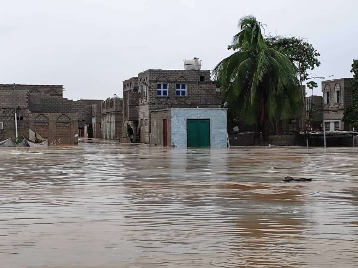 Floods besiege a number of areas of Al-Rayda and Qusayar District