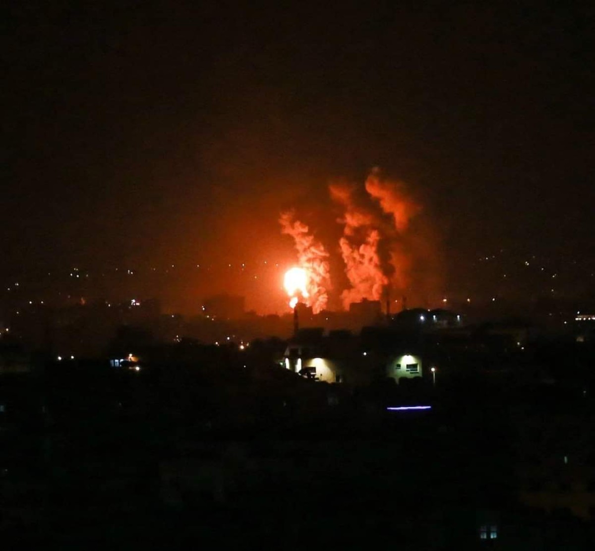 Violent bombardment on Gaza... and the occupation cuts off communications