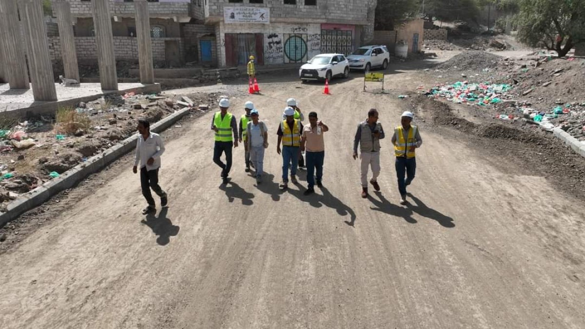 A joint visit by the International Projects Unit team of the Road Fund and UNOPS to road maintenance projects in Al Dhal