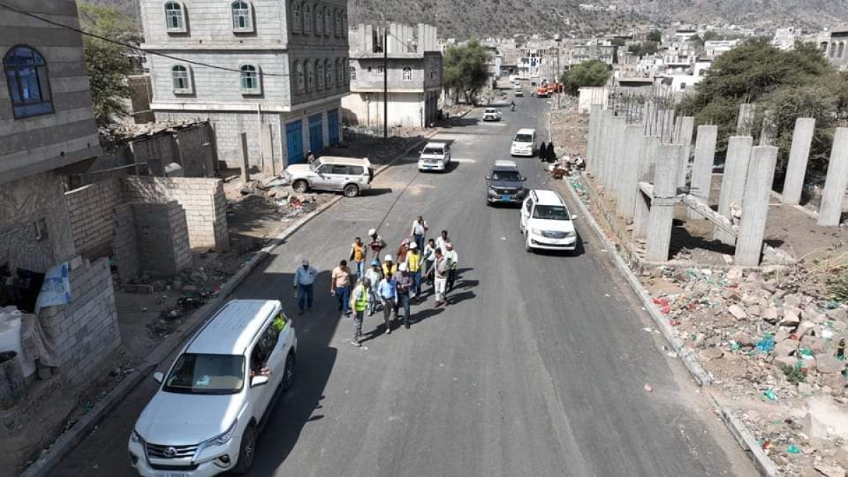 A joint visit by the International Projects Unit team of the Road Fund and UNOPS to road maintenance projects in Al Dhal