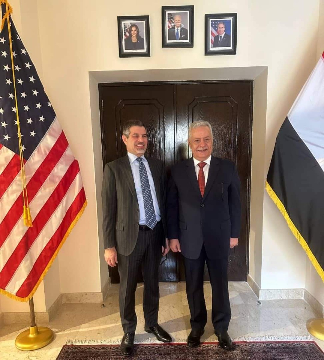 Advisor Al-Muflhi discusses with the US Ambassador efforts to achieve peace in Yemen