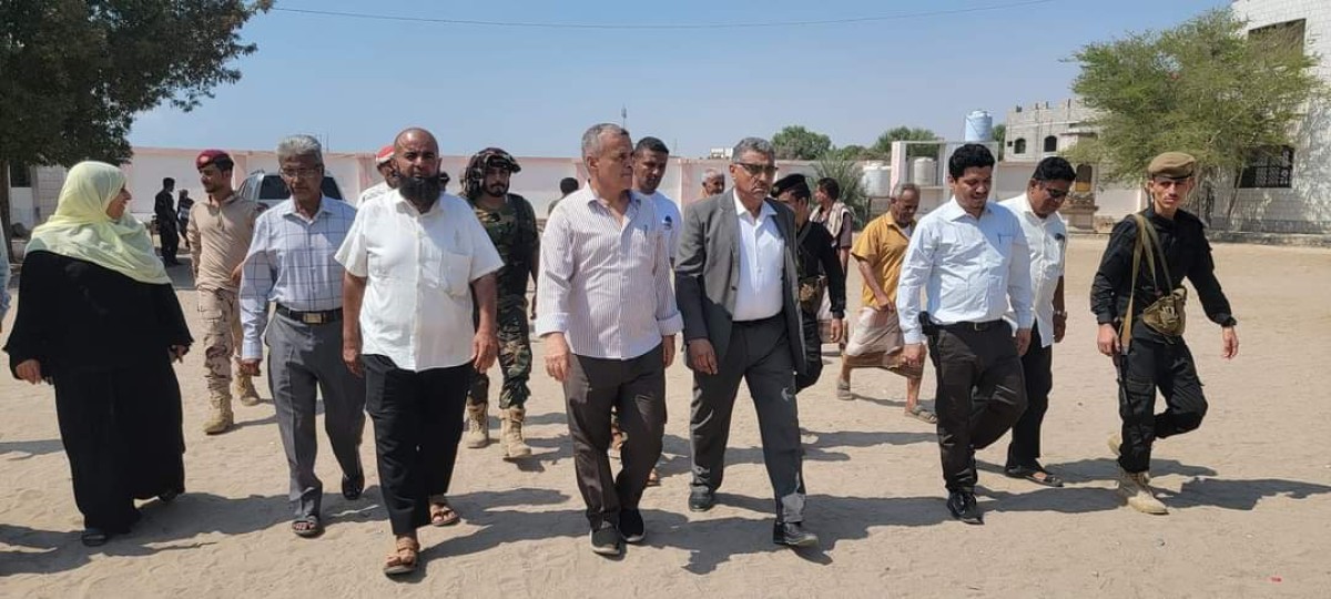 Deputy Governor of Aden and Director General of Buraiqa lay the foundation stone for two service projects in the district