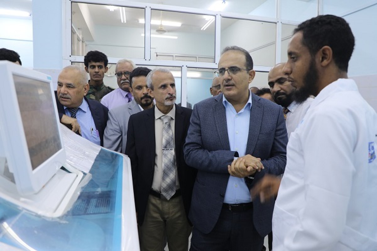 The Minister of Health opens the emergency laboratory and inspects the rehabilitation of departments of the National Center for Health Laboratories in Aden