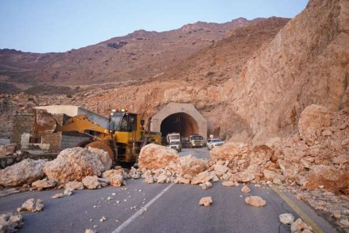 قويزان: طرقات المهرة بحاجة لتدخل مركزي حكومي عاجل لإصلاحها