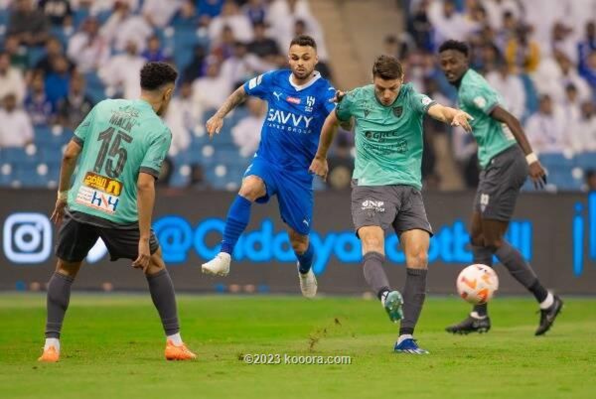 Saudi Roshen League.. Al Hilal defeats Al Taawoun with a duo from Mitrovic and Kanou