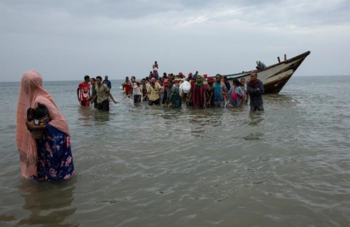 26 migrants were rescued after their boat sank off the coast of Yemen