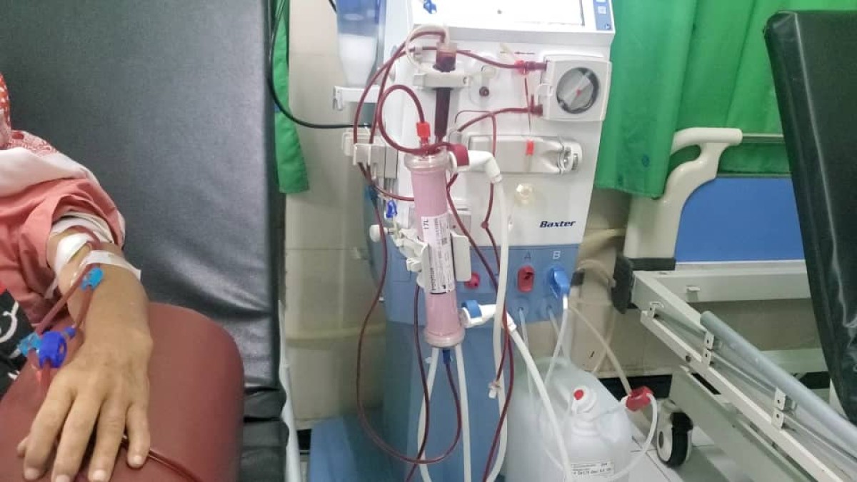 Dialysis patients at Friendship Hospital in Aden appeal to government agencies to provide dialysis medications