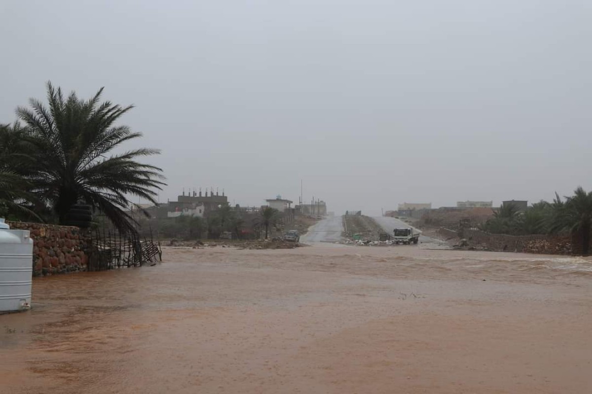 Heavy rains in Socotra stop movement in the capital, Hadi, and cut off the only entrance