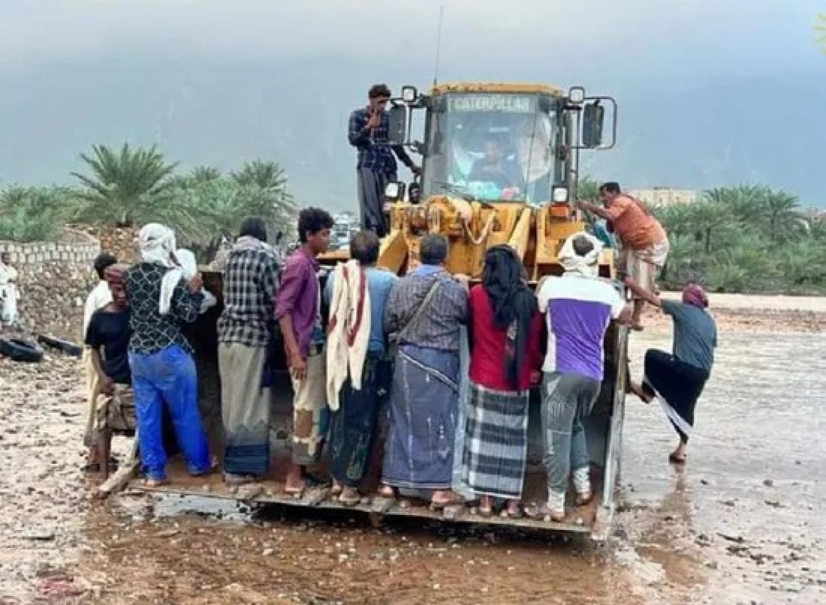 حملة إنقاذ لانتشال العالقين بسيول جزيرة سقطرى