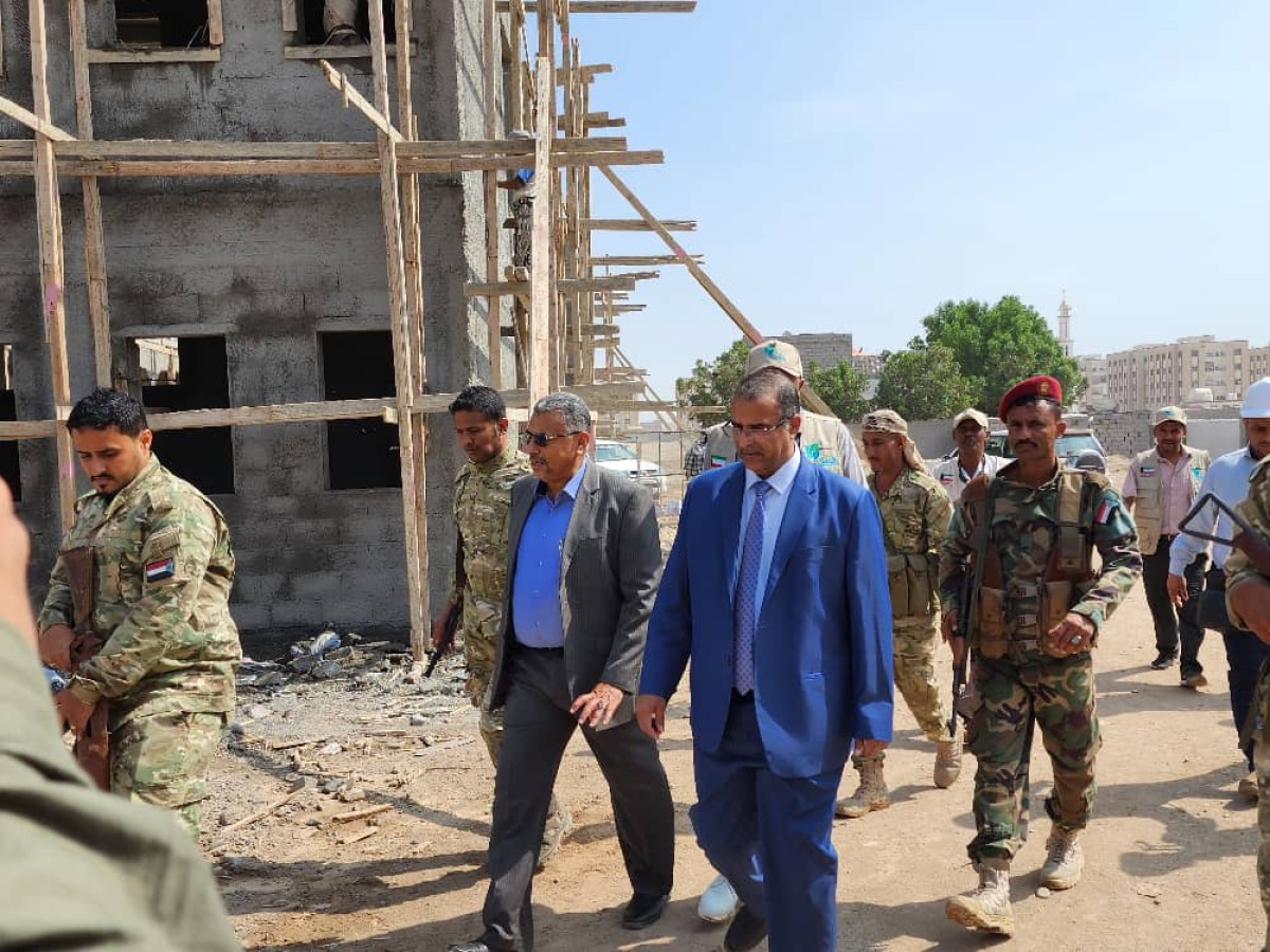 Minister Al-Zaouri inspects the Al-Salam Village project for widows, orphans and affected families in the capital, Aden