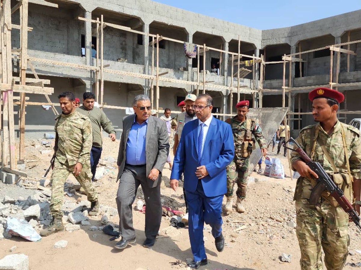 Minister Al-Zaouri inspects the Al-Salam Village project for widows, orphans and affected families in the capital, Aden