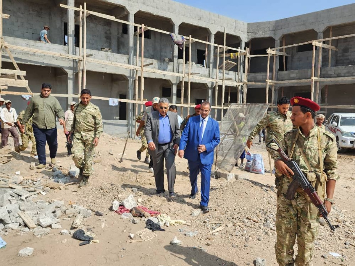 Minister Al-Zaouri inspects the Al-Salam Village project for widows, orphans and affected families in the capital, Aden