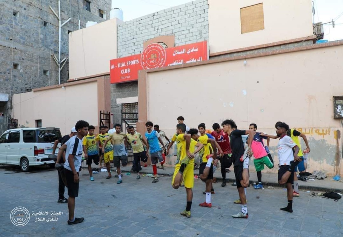 Ma'ashiq guards prevent Al-Hilal players from entering their field