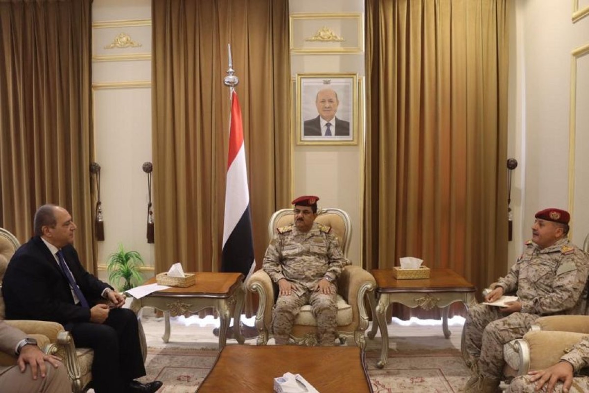 The Minister of Defense discusses with the Egyptian Ambassador the Houthi threats in the Red Sea