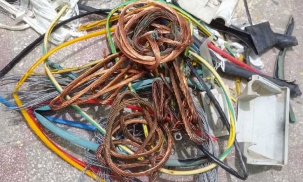 Lahj security arrests a gang that steals electrical wires