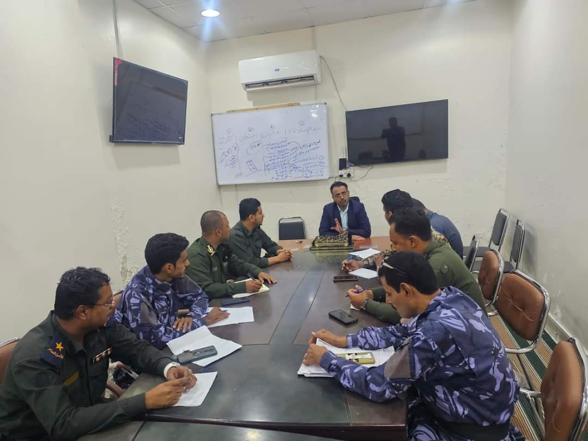 The East Mukalla Prosecutor and the Mukalla District Security Department are discussing enhancing cooperation in judicial control