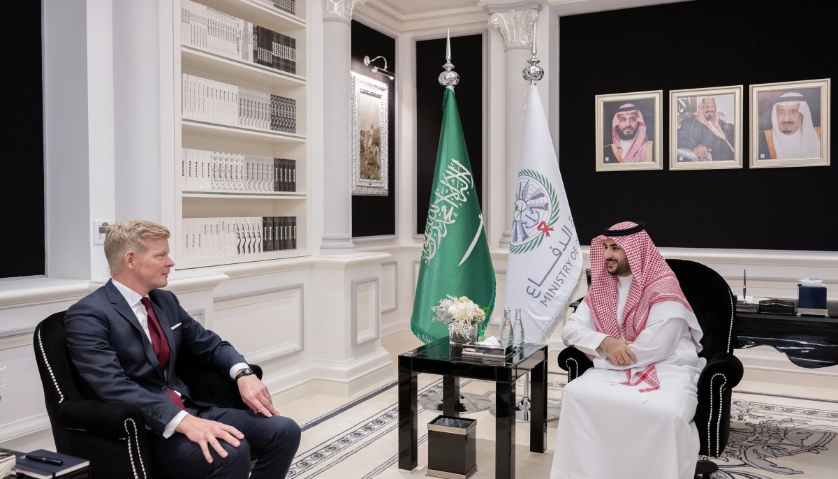 An important meeting between the Saudi Defense Minister and the UN envoy on Yemen