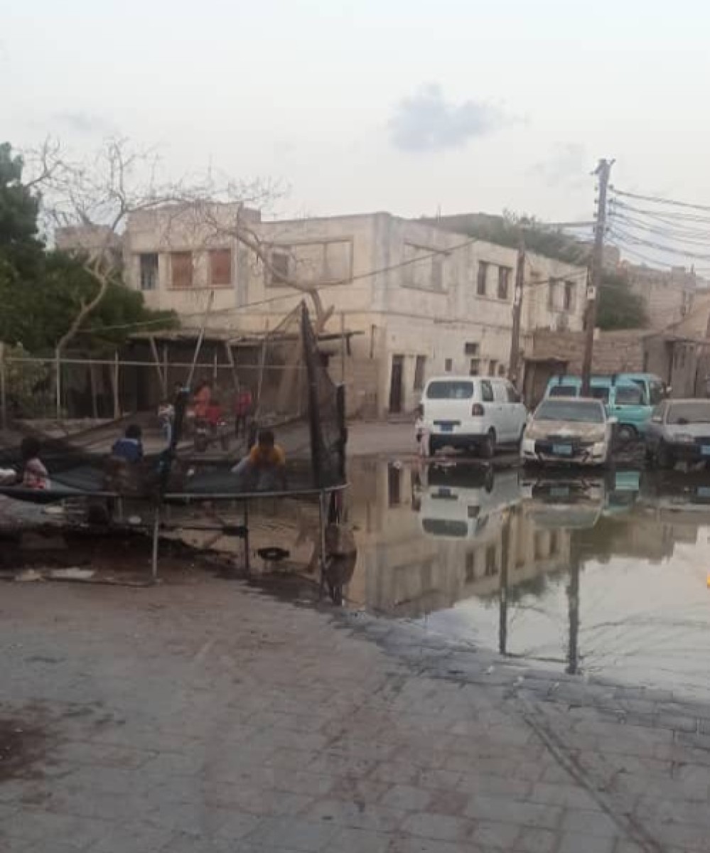 Sewage floods the most important commercial and industrial street in Sheikh Othman