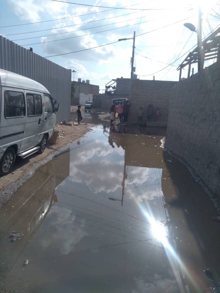 Sewage water surrounds Sheikh Othman neighborhoods for the second week in a row (photos)