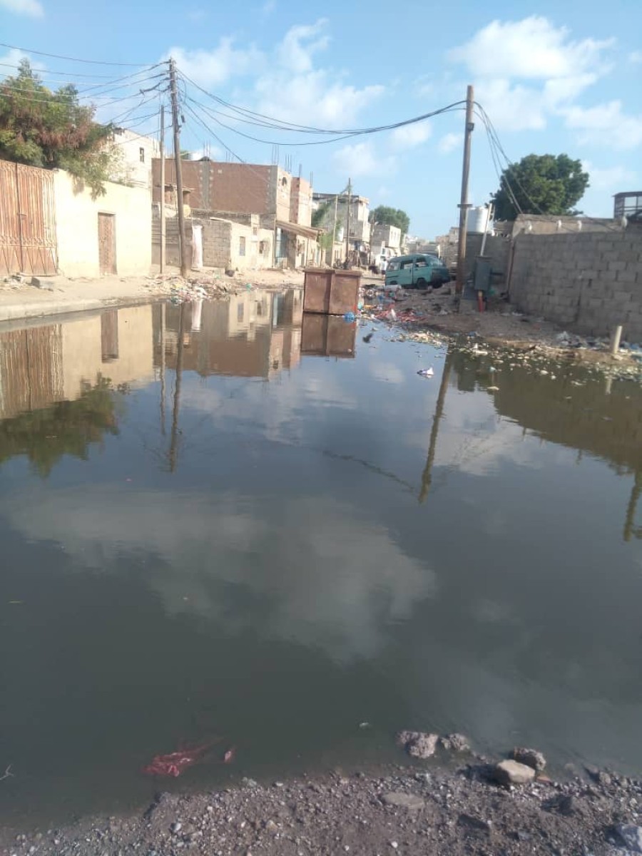 Sewage water surrounds Sheikh Othman neighborhoods for the second week in a row (photos)